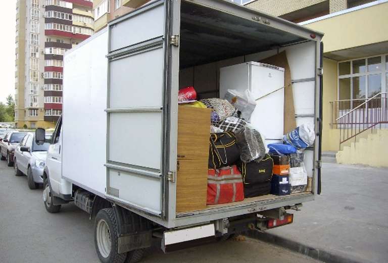 Заказать грузовой автомобиль для транспортировки вещей : Офисная мебель из Сочи в Москву